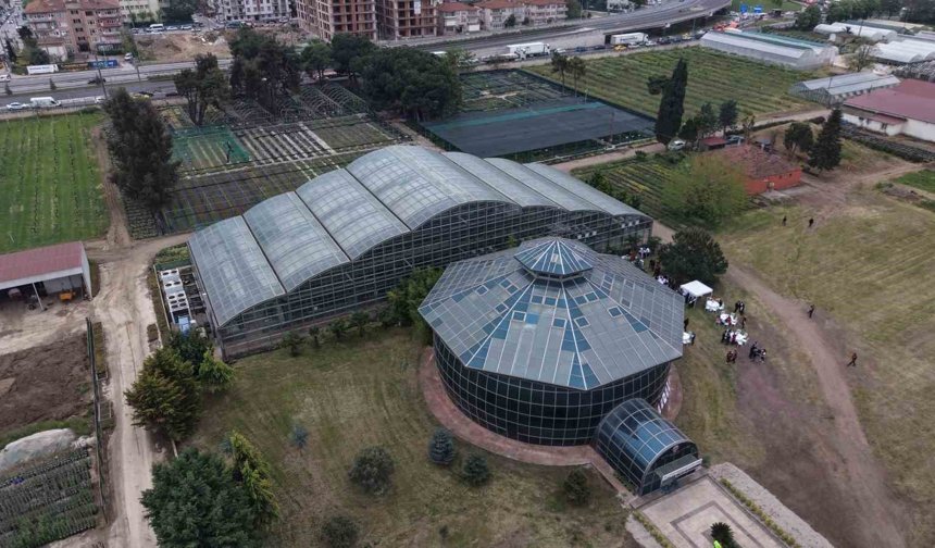 Bakan Yumaklı'dan Türkiye Geofit Bahçesi'nde inceleme: 'Kesme çiçek özellikle Avrupa'da rekabet ettiğimiz bir husus'
