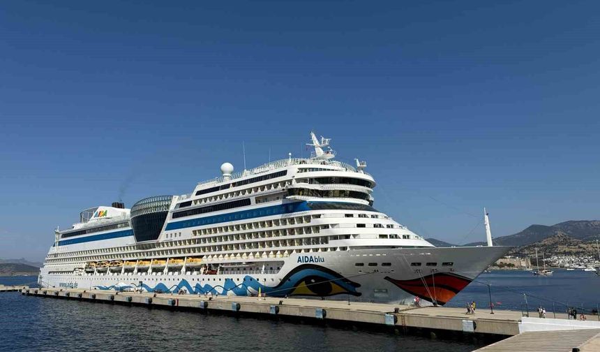 Bodrum'a kruvaziyer ile 2 bin 377 turist geldi