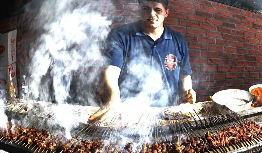 Diyarbakır'da Kurban Bayramı oldu 'ciğer bayramı'