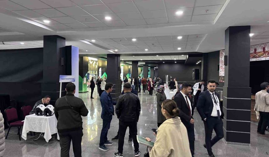 Kayseri'de bin 500 işsiz işverenle buluştu