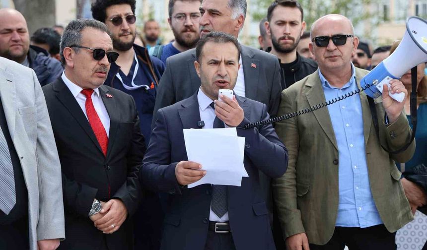 SCÜ çalışanları, bankaların promosyon tutumunu protesto etti