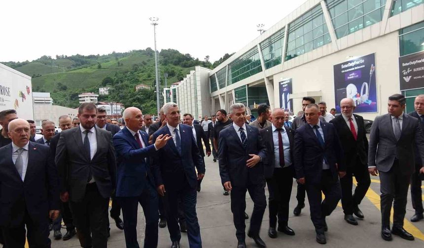 Bakan Bolat: 'Sarp Gümrük Kapısı sadece Gürcistan'a değil, bütün Asya ülkelerine açılan stratejik bir geçiş koridorudur'