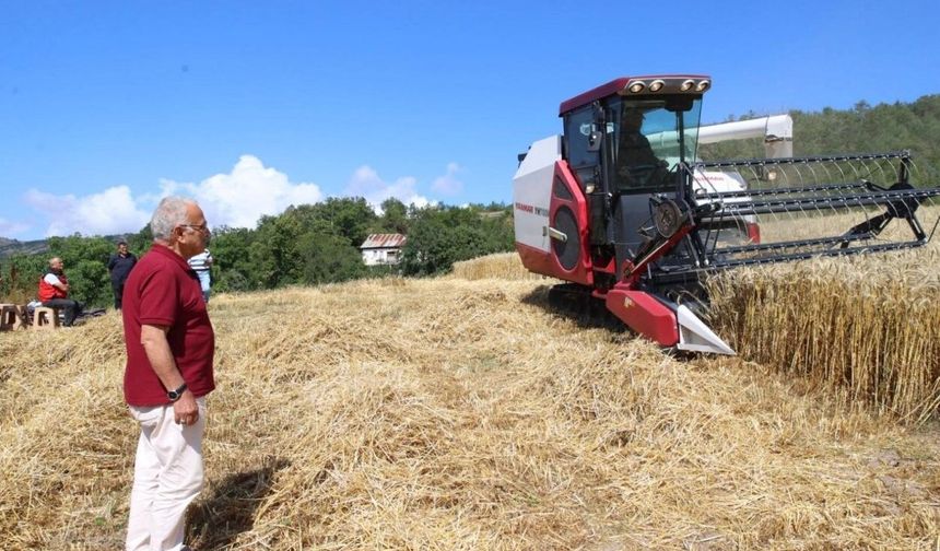 Büyükşehir'in tarım makineleri parkı büyüyor