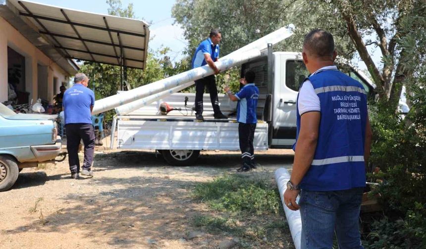 Muğla Büyükşehir'den sel mağduru üreticilere sera naylonu desteği