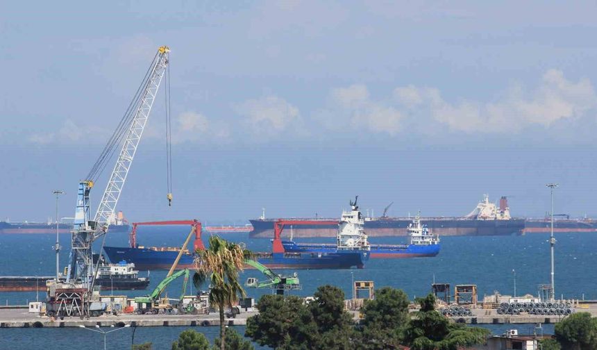 Samsun açıklarında gemi yoğunluğu