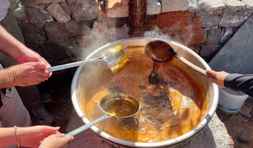 Alanya'da 'En Ağır Keçiboynuzu' yarışması renkli anlara sahne oldu