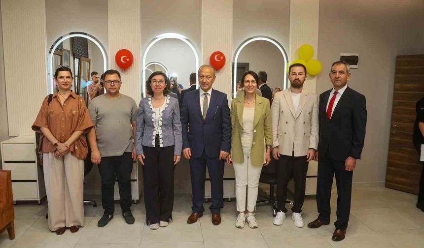Uşak'ta Halk Kadın Kuaförü hizmete açıldı