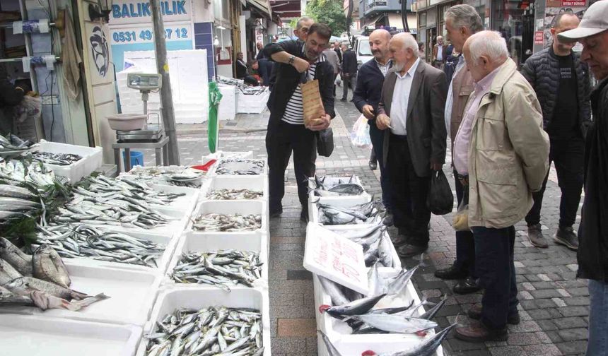 900 gramlık palamut 50 lira: Vatandaş sıraya girdi