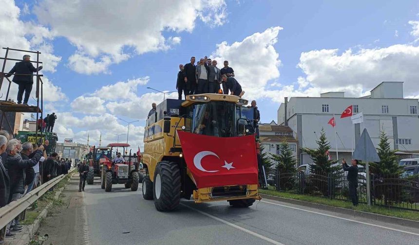 Bafra'da çeltik üreticilerinden 600 traktörlü konvoy