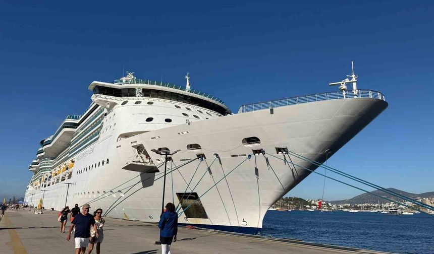 Bodrum'a 2 bin 242 yolculu kruvaziyer geldi