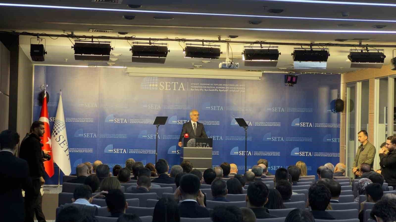 Bakan Uraloğlu: (Kalkınma Yolu Projesi) 'Ülkemiz açısından projenin 10 yıllık periyotta ekonomimize yaklaşık 55 milyar dolarlık katkı sağlamasını öngörüyoruz'